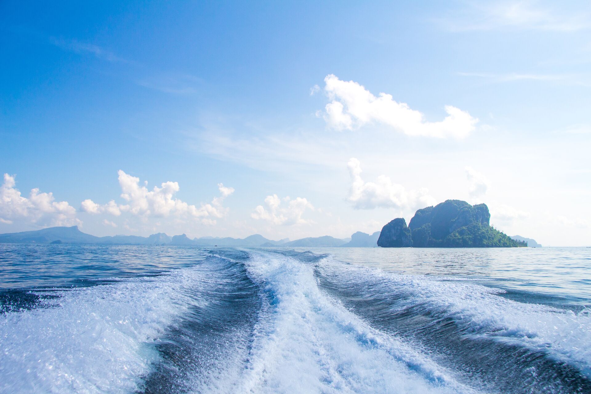 A wake behind a boat in what looks like cold water, avoid cold water immersion concept.